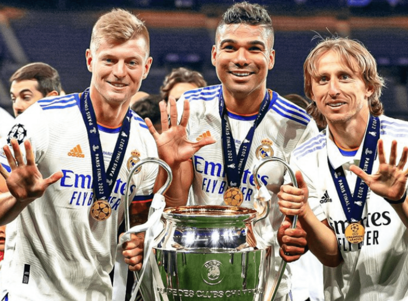 转会期法兰克福调整名单以备欧超杯；手感冰凉环节打磨；悬念犹存；控场能力受关注的简单介绍