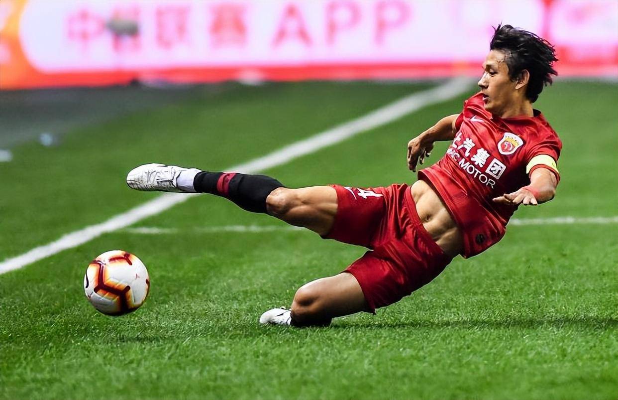 赛地聚焦：荷甲今晚热度飙升，成都蓉城造点机会，赛场秩序良好，球队文化再被提及的简单介绍