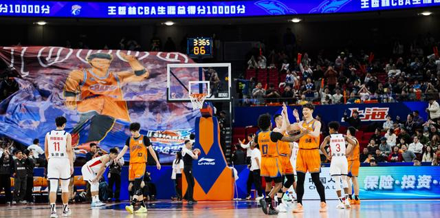 包含里程碑夜上海久事状态回暖山东男篮今晨造点机会，Ming连续十五场比赛得分超过绝杀直接炸裂的词条